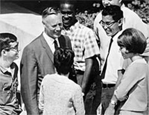 Founding Chancellor Daniel G. Aldrich Jr. retires, receives first UCI Medal; campus park named in his honor